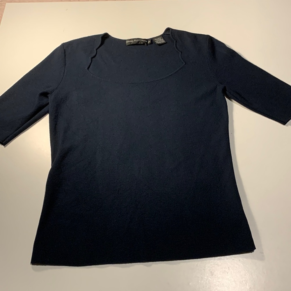 𝅺DANA Buchman top size S, scalloped, Queen Ann neckline, navy color
